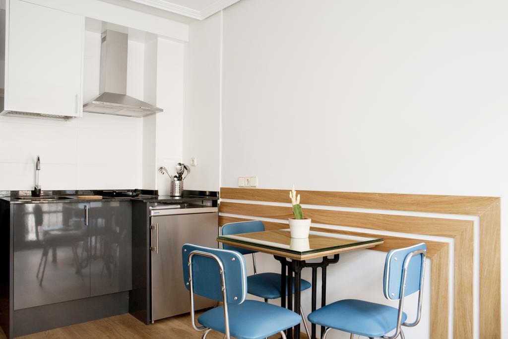 Apartamentos Sabinas Don Jaime Сарагоса Стая снимка