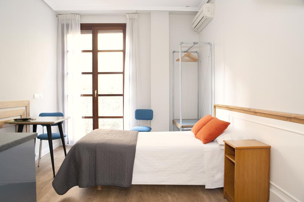 Apartamentos Sabinas Don Jaime Сарагоса Стая снимка
