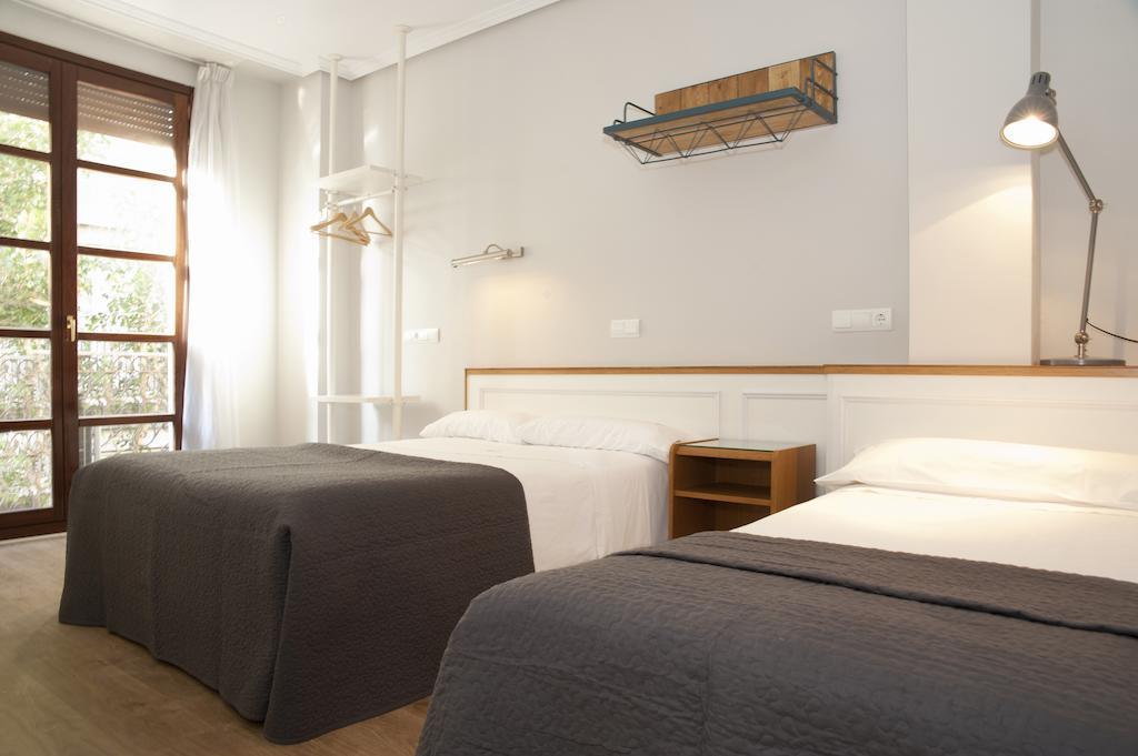 Apartamentos Sabinas Don Jaime Сарагоса Стая снимка