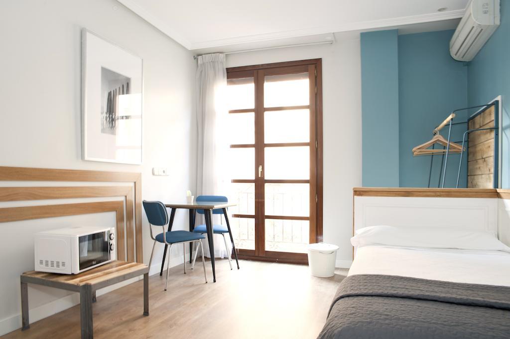 Apartamentos Sabinas Don Jaime Сарагоса Стая снимка